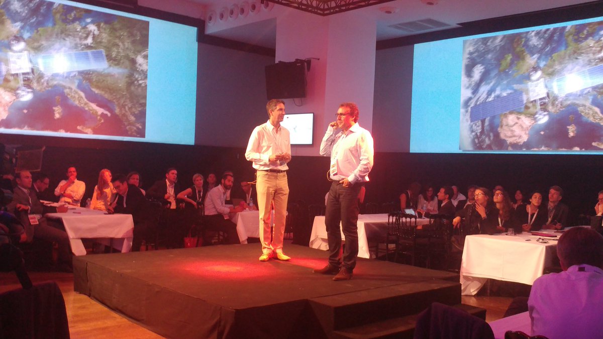 geeketteland's tweet photo. [#InnovationCrossroad] Nos présentateurs de choc concluent ce RDV de l'#innovation &amp; #digitalinteractions #ixr2016 https://t.co/YceTH5UoVx