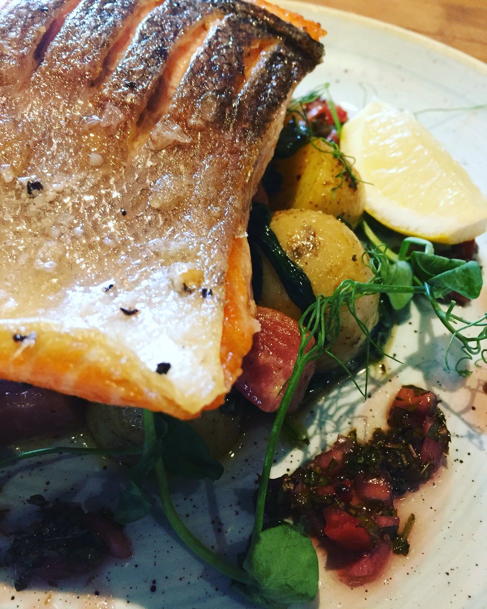 ArmsWoodstock's tweet photo. Tuesday Seafood Special 🐠 Pan Fried #SeaTrout with a warm potato & #heritagebeetroot salad #foodie #seafoodlife https://t.co/cOcHkFIVX3