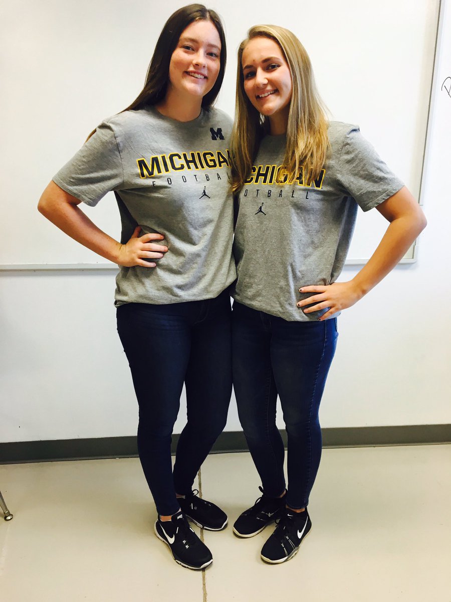 BrooklynRunion's tweet photo. Twin Tuesday💙💛 https://t.co/VCjjMM3vTC