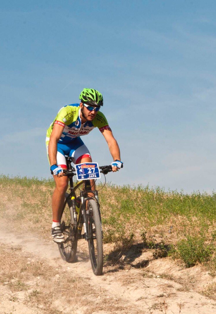 nicolaslanfredi's tweet photo. #prosciuttobike #langhirano #2016 40 km con #1350m di dislivello
#acdosolo #olympia #mtb #27.5 #unpodisalita #pedala https://t.co/xjGW9efpKv