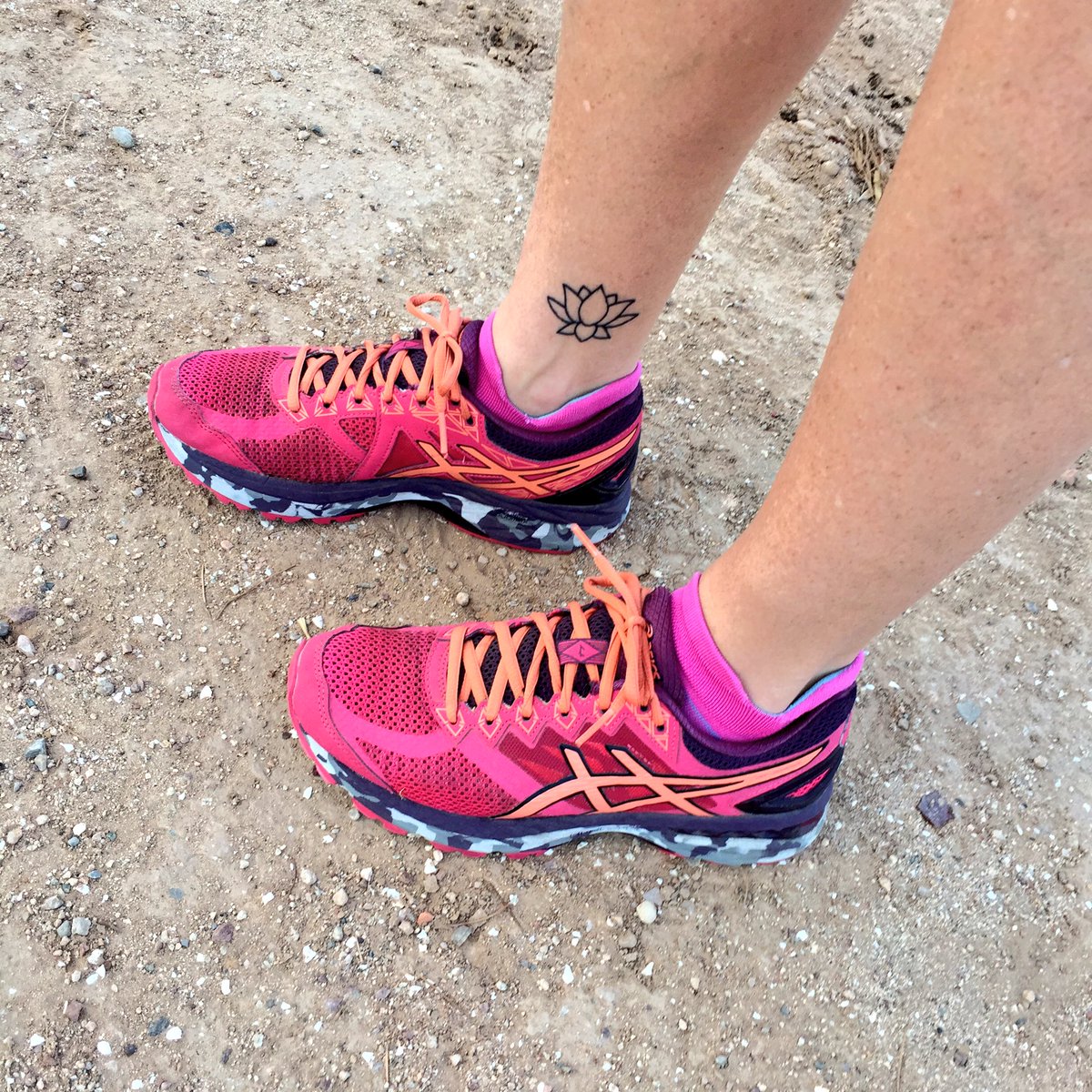 wakeupandrun_'s tweet photo. Ready to rock and #run! Had to put moleskin on my blisters so we'll see how it goes! #wakeupandrun @ASICSamerica https://t.co/kluywrF9nC