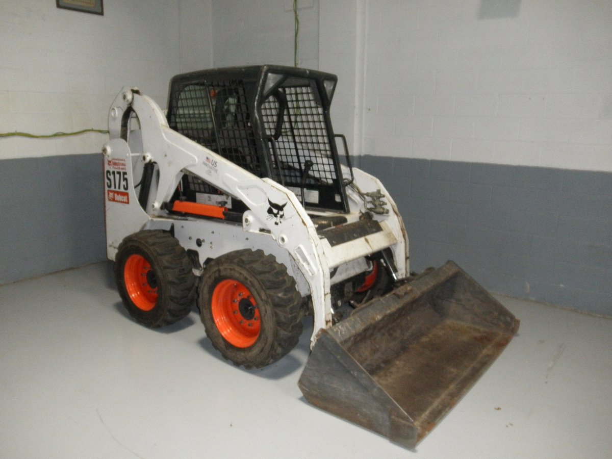 CashAuction's tweet photo. Treasure Tues: This Sat. the 17th is our vehicle auction -we also have a lot of other items you might like! #deals https://t.co/S8il5Kt0yJ