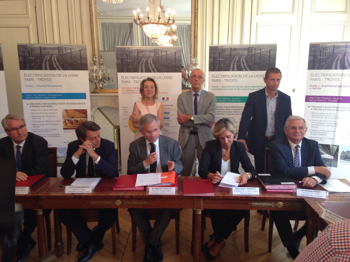 PaulLEMATT's tweet image. L&apos;électrification Paris Troyes est lancée . Les partenaires signent le protocole de financement à Troyes
