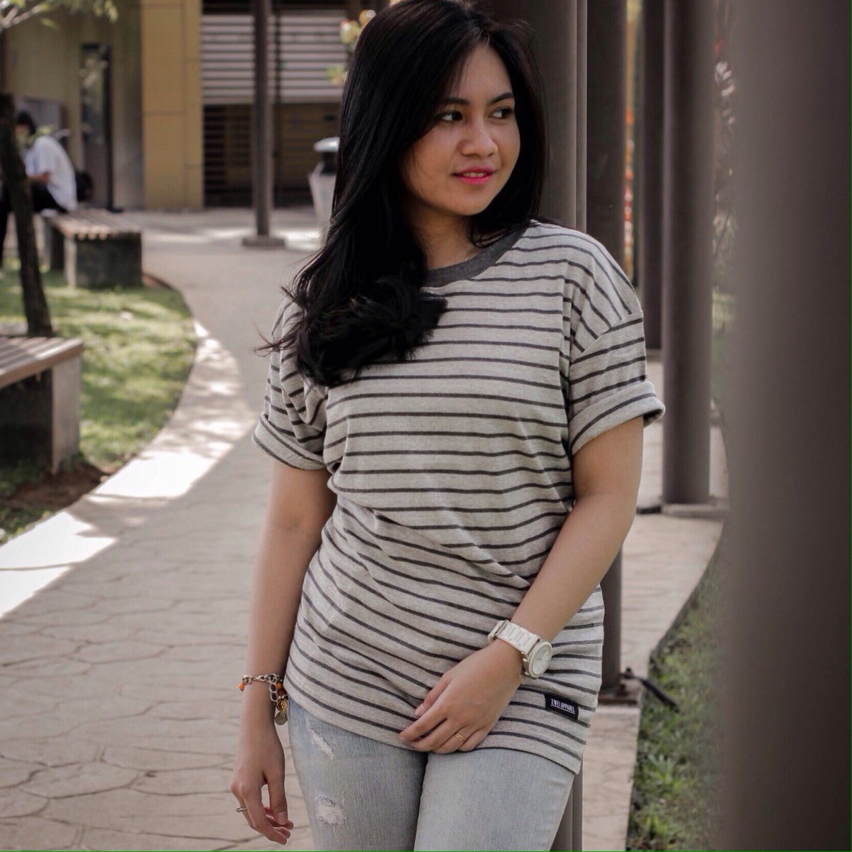 ZweiApparel tweet media