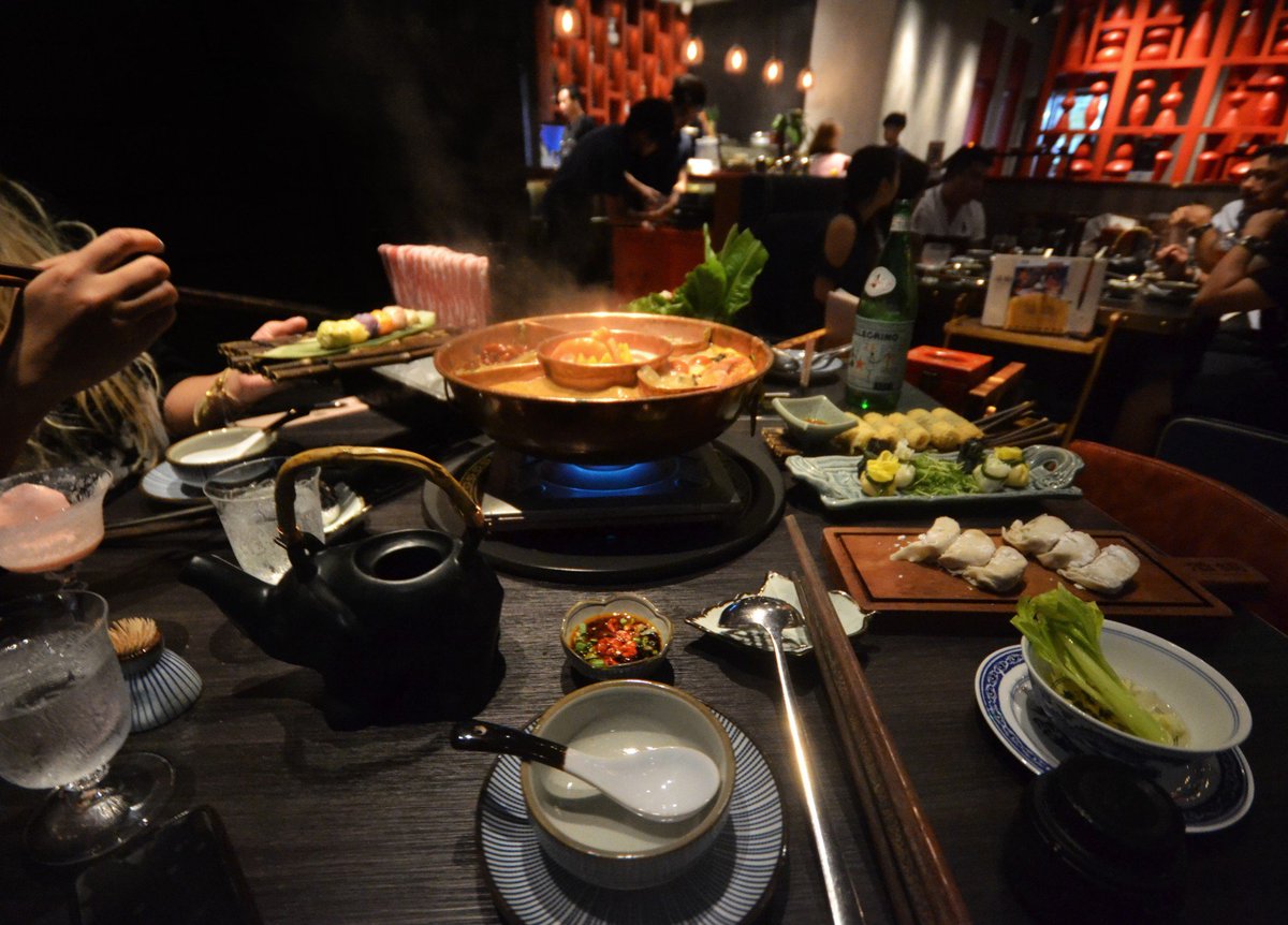 eleqt's tweet photo. /Blog: #Discover modern hotpot at @thedrunkenpothk. #Read the blog by @HungryHongKong at https://t.co/5QHGcZy0ys #HK https://t.co/nJtkkQuYcy
