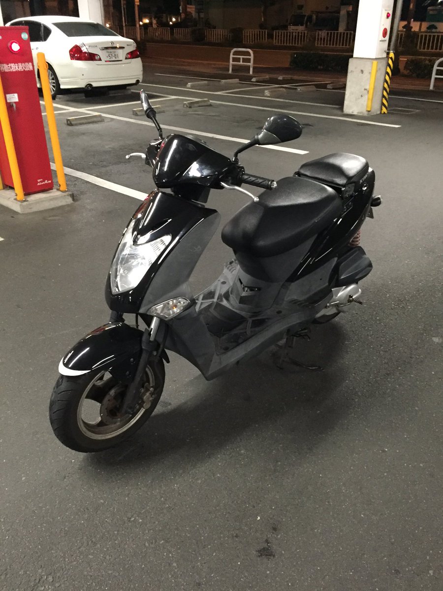 gajmpmt's tweet photo. 大阪市からバイク売ります！

値段わ原付並みの安さで売るので気になった人わDMお願いします

ＲＴお願いします！

#マジェスティ
#xjr
#単車
#ビックスクーター https://t.co/aTgscLRcOo