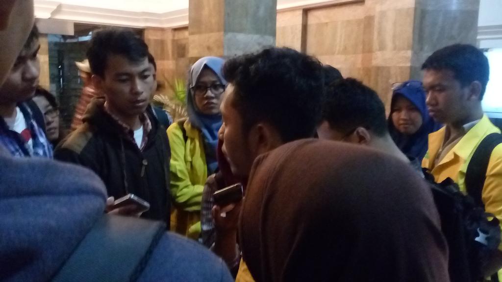 Perwakilan BEM UI telah selesai melakukan diskusi dengan tim dari Kemenkomaritim