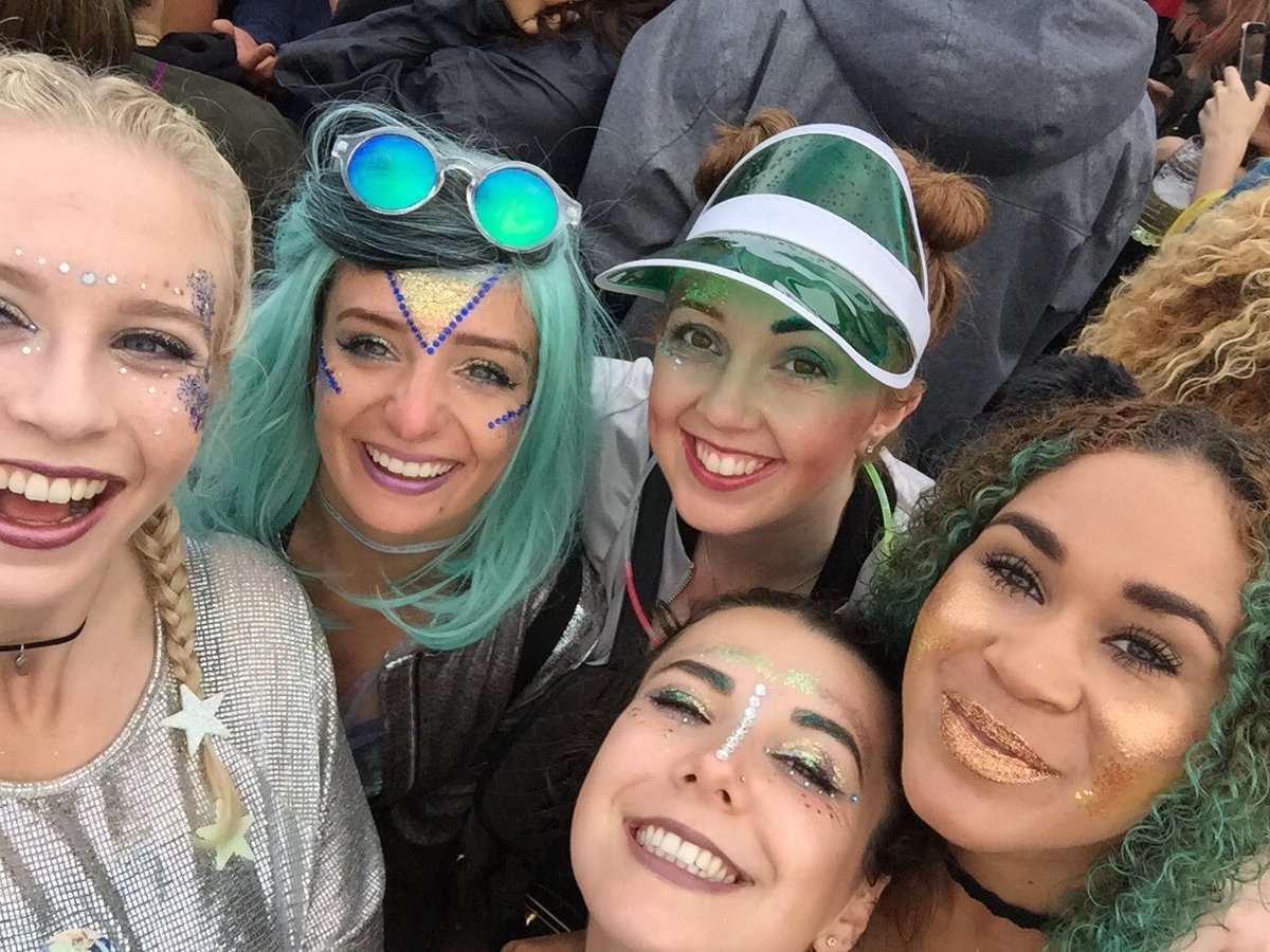 JadeeHenderson's tweet photo. Can I go back to @Bestival now please?! ✨🎉🎪 #bestiblues https://t.co/on4FUgWozo