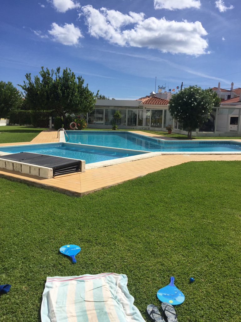 jesswhiteheadxx's tweet photo. Sports day in the pool today #nobodyhere #nofilter 😂🙌🏽☀️ https://t.co/HHAHiXy3Wv