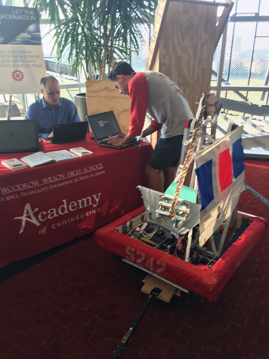 Cool #STEM robotics booth at the #DellEMC #DellEMCForum <a href="/the_robocats/">Woodrow Robotics</a>