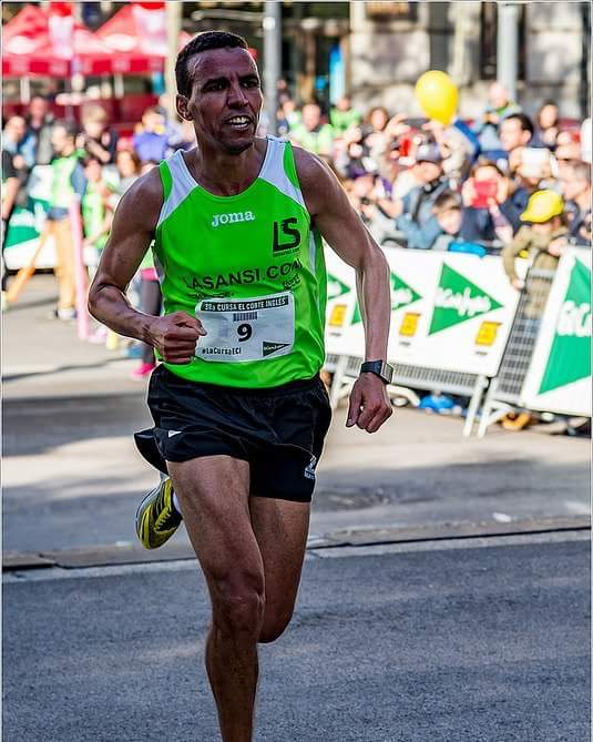 Mourad El Bannouri <a href="/LaSansi/">La Sansi Club</a> 1er @celcorteingles acredita 28'01 10km i 1h01' a la mitja,  participarà a #cursamerce