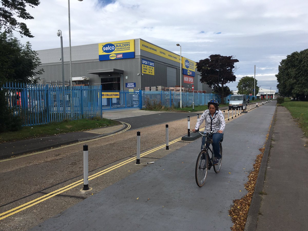 rediweld's tweet photo. Nice little cycle lane section of segregation with #RediPave #Jislon #Southampton https://t.co/ELDTjHkwqp https://t.co/NDuQ9XV1K0