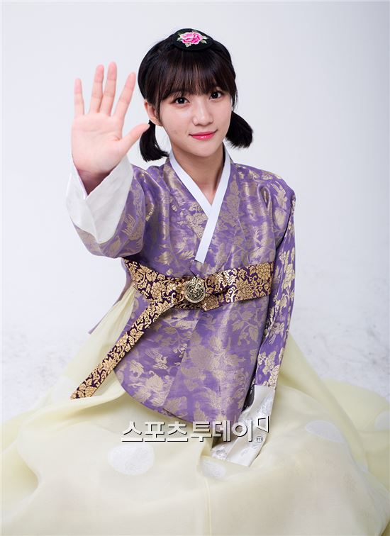 yoobinpictures's tweet photo. chuseok greetings 💜 https://t.co/0ubYJSpBZZ