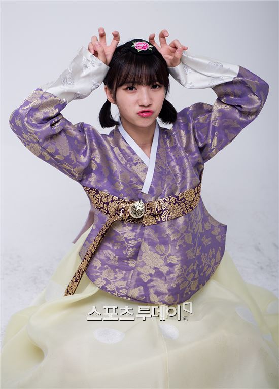 yoobinpictures's tweet photo. chuseok greetings 💜 https://t.co/0ubYJSpBZZ
