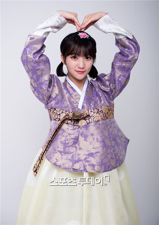 yoobinpictures's tweet photo. chuseok greetings 💜 https://t.co/0ubYJSpBZZ
