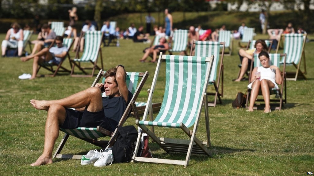 BBCNews's tweet photo. UK experiences warmest September day since 1911 &amp; hottest day of the year 🌞

https://t.co/uG6WnfEHm2 https://t.co/0zPptpzSes