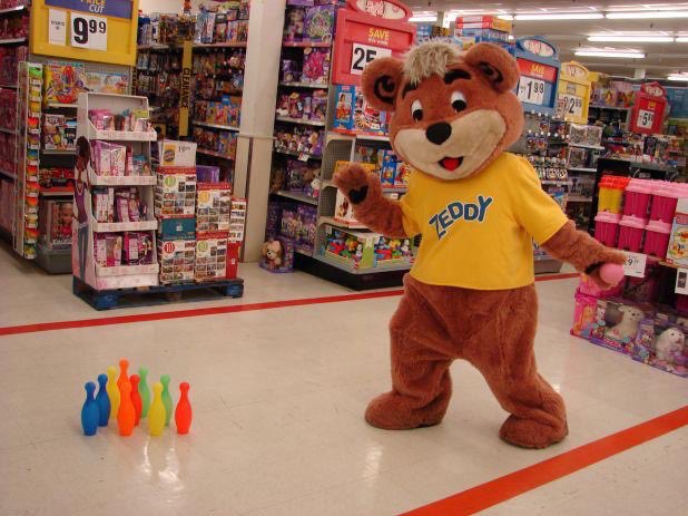 tyana_m_'s tweet photo. Man, sometimes I miss Zellers. #ineedsocks https://t.co/FzAmjFCmcI