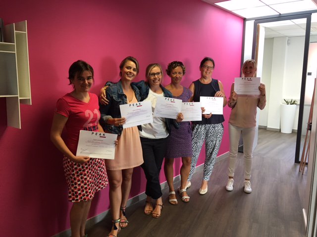 peak_6's tweet photo. Na 4 intensieve opleidingsdagen klaar om hun eigen #HR -beleid te professionaliseren #ExpertclassPeak6 #certificaat https://t.co/0y6Qv7aQYx