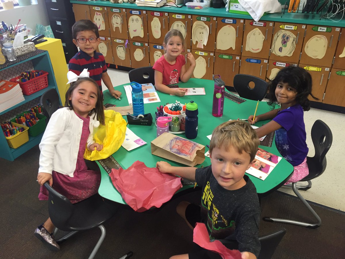 JoniTaylor1's tweet photo. Following directions to make houses for our neighborhood! @MKBMavs https://t.co/6vpEpBP26N