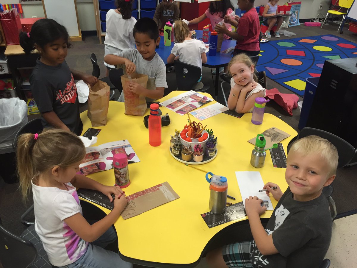 JoniTaylor1's tweet photo. Following directions to make houses for our neighborhood! @MKBMavs https://t.co/6vpEpBP26N