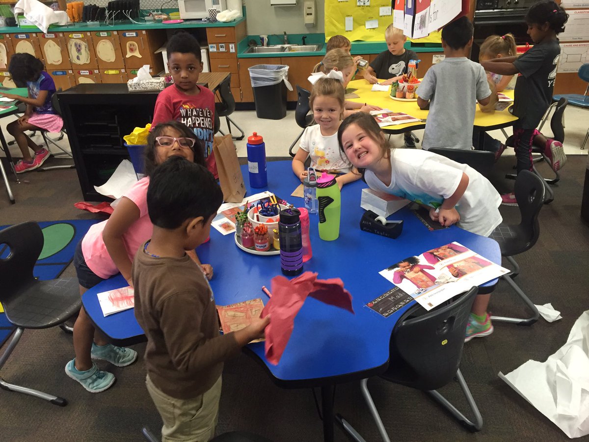 JoniTaylor1's tweet photo. Following directions to make houses for our neighborhood! @MKBMavs https://t.co/6vpEpBP26N