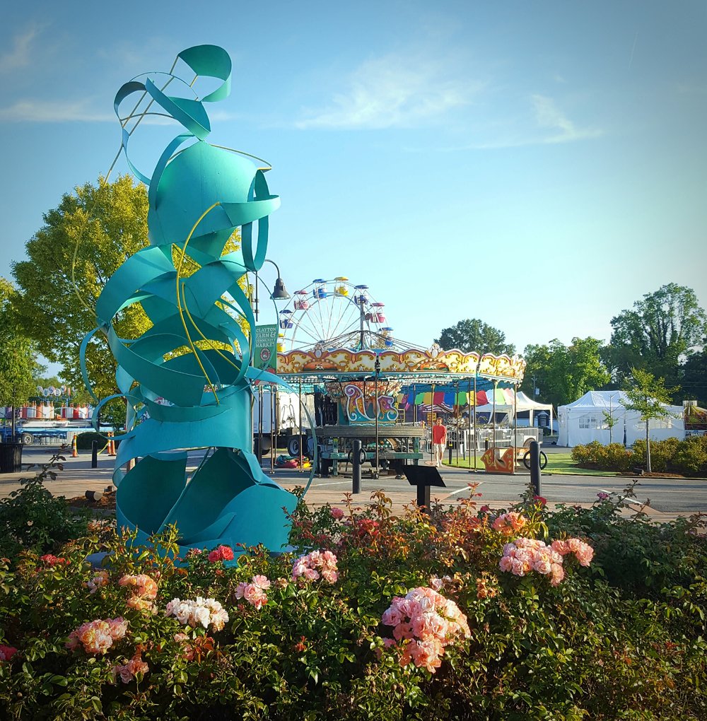 It's beginning to look a lot like...Harvest Fest! Kick-off &amp; rides open tomorrow @ 5! bit.ly/2016harvestfest