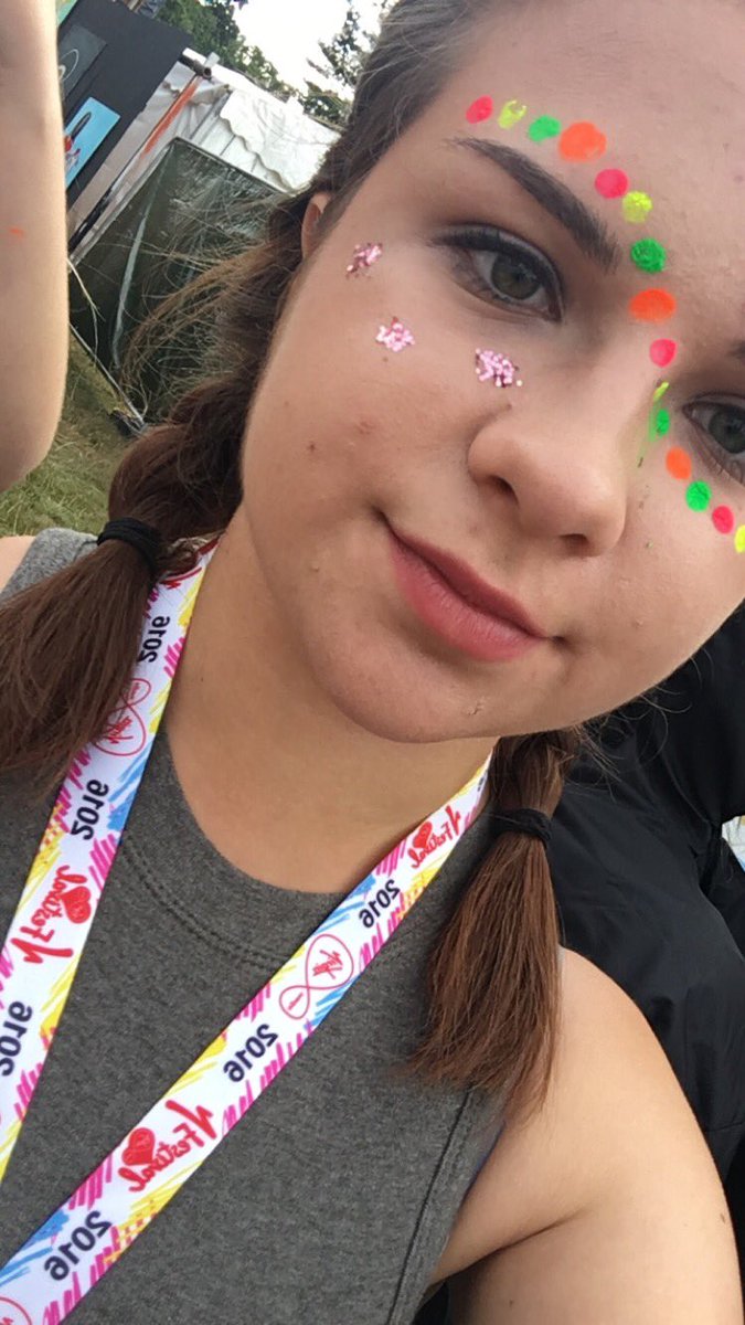 loverofmineai's tweet photo. tb to #VFestival #v21st ๐ช https://t.co/hViuXvjMwe