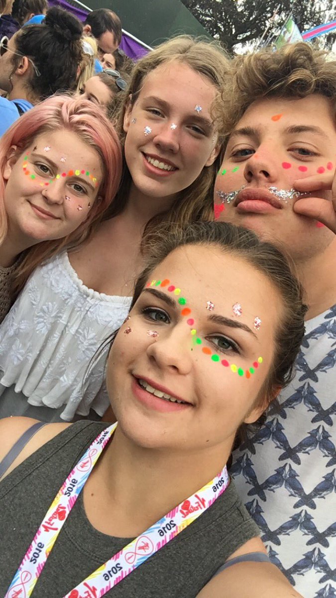 loverofmineai's tweet photo. tb to #VFestival #v21st ๐ช https://t.co/hViuXvjMwe