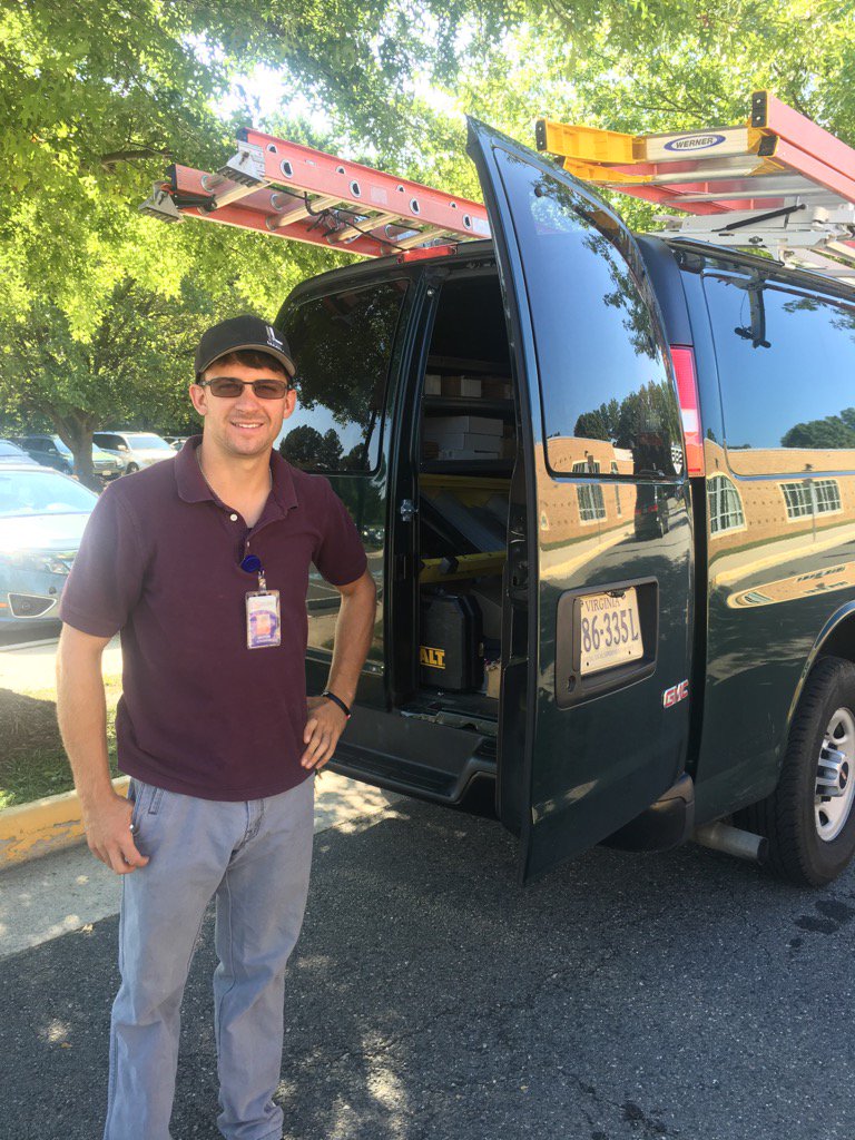 FCPSLBSS's tweet image. Sometimes heroes come in Green vans! Thanks Britton for servicing our alarm system! #fcpsIT #fieldtechs! @fcpsnews
