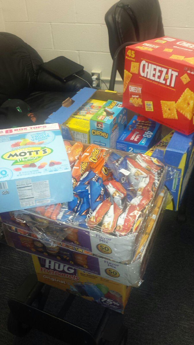 Hawkademy's tweet photo. Leaders, your snacks have arrived!!! See you later . . . #leadershipfuel #leadership #hawkademy https://t.co/ebaKep666b