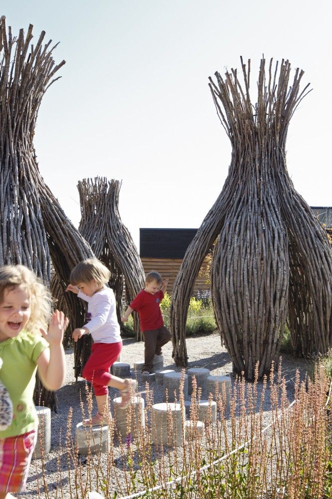 What a beautiful playground!  Kudos to the artist!   bit.ly/2c5zxeW