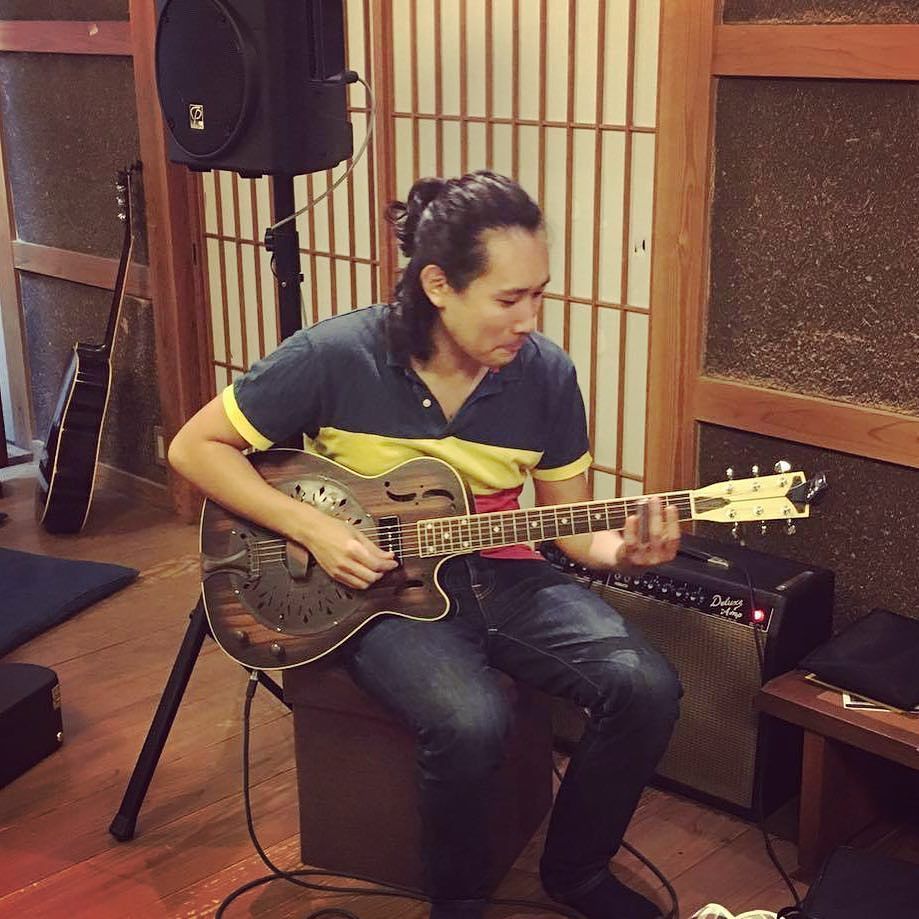 imahoriGuitar's tweet image. アミスターというリゾネーターギターです。いい鳴りでした！スライドはあまり出来ませんが。笑

#amistar #resonatorguitar #slideguitar #リゾネー… ift.tt/2cGgoTi