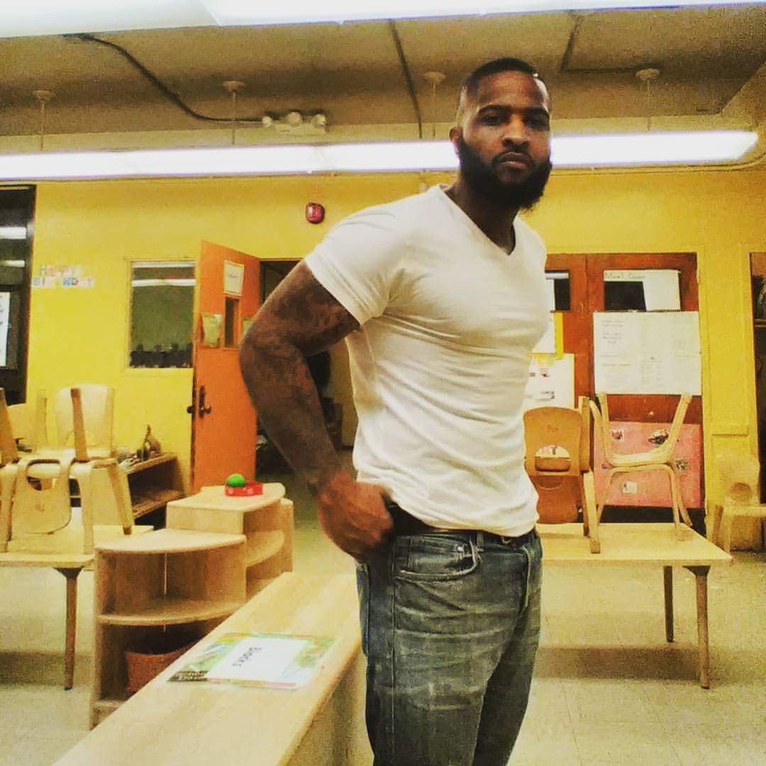 Dar_TheGOAT's tweet photo. THIS MAN A SCHOOLTEACHER?! GTFOH!!! https://t.co/pacIZ5Rjrp