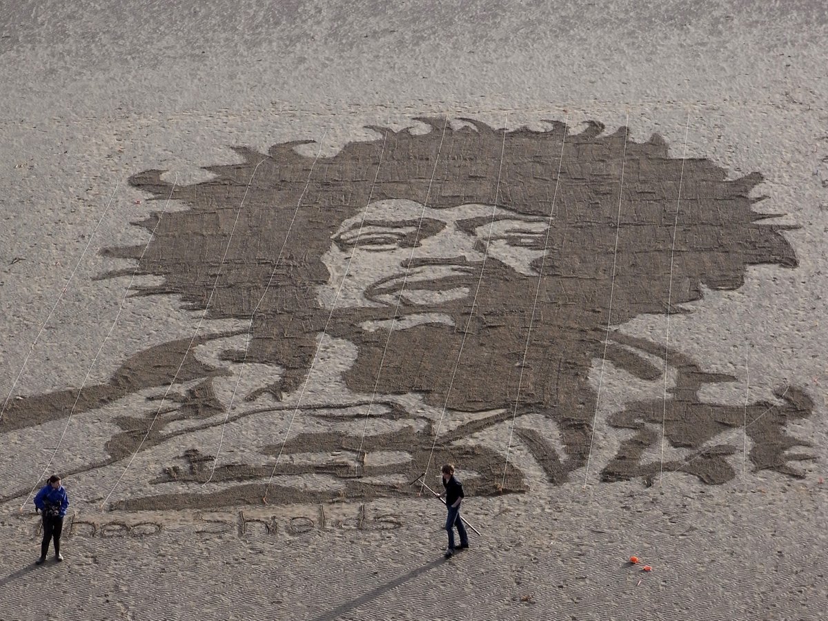 Celfytir's tweet photo. #jimihendrix drawn on #NorthWales coastline #sanddrawing https://t.co/FSlq6I9HbM