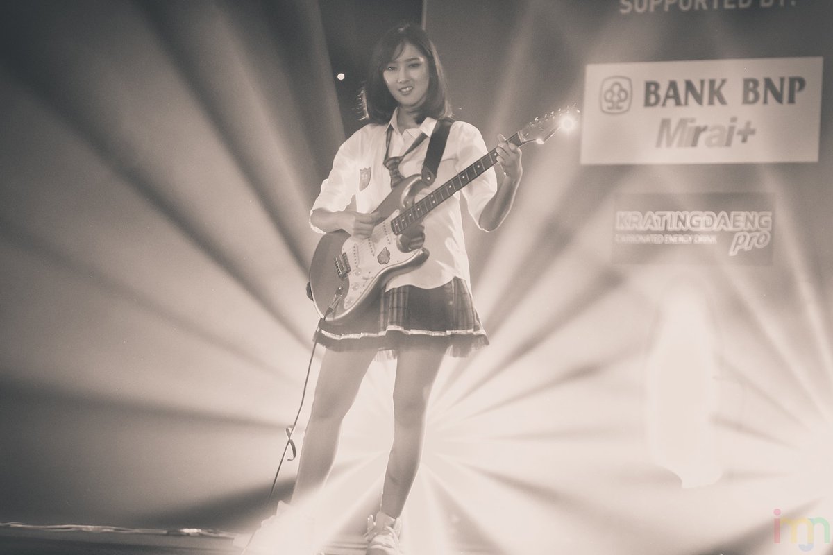 imajineshon's tweet photo. Happy graduation kak Dhike, tetap membuat orang sekitar bahagia yah kak, sukses selalu💞 @dhikeJKT48 https://t.co/4O7Tf5Vf3o