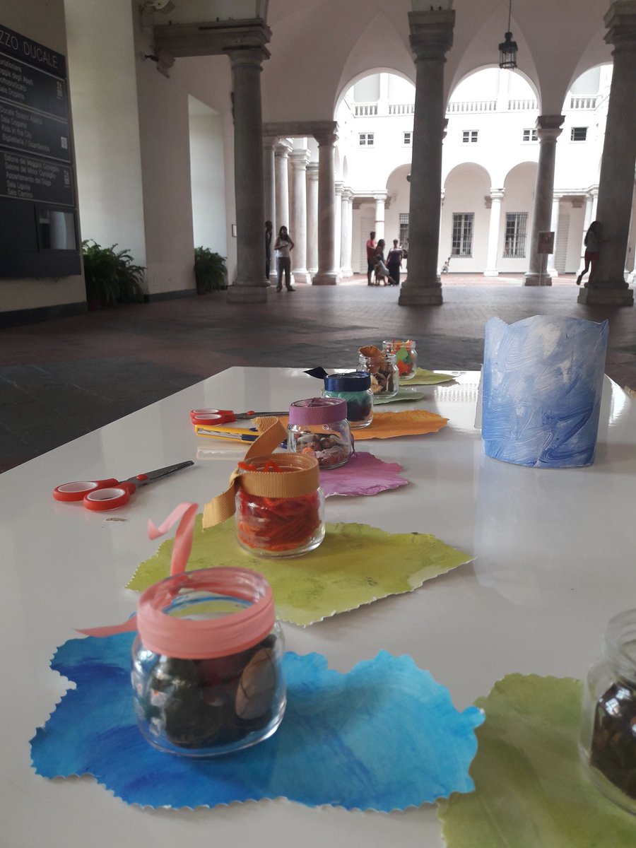 andersentwitt's tweet photo. #RoalDahlDay tutto pronto per il compleanno: gli invitati, la torta e i sogni in barattolo @GenovaEventi https://t.co/UEC4MBrNma