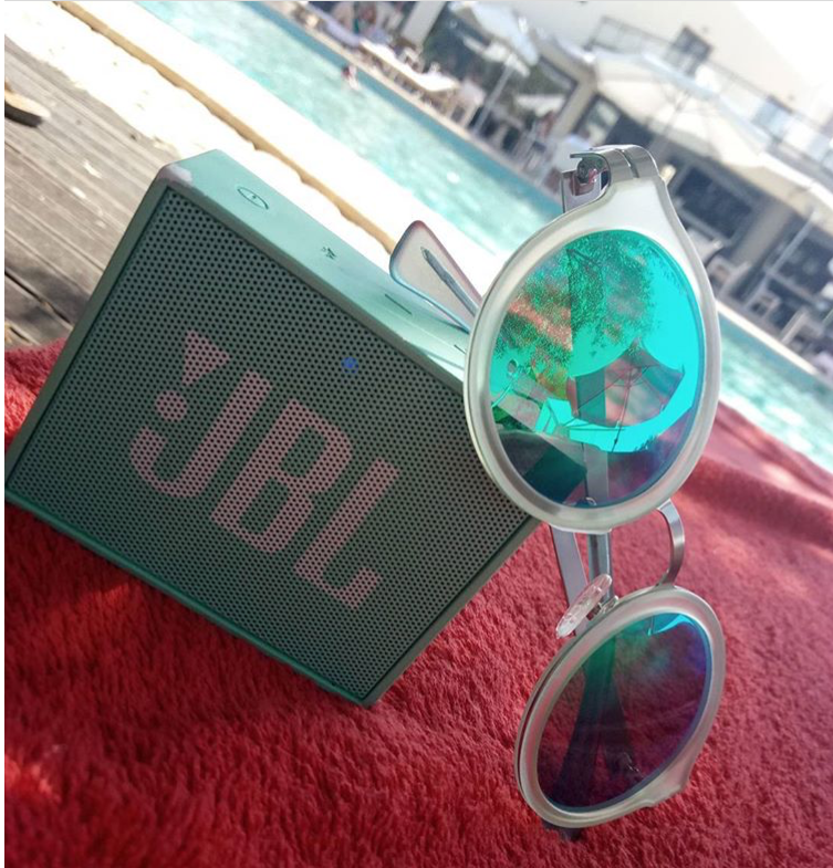 JBLaudio's tweet image. When the shades match your speaker. #JBLGo bit.ly/JBLGo