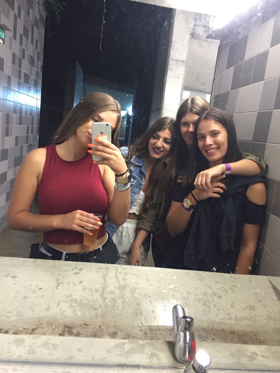 olhaxuxa's tweet photo. foram feiras novas, cada relíquia melhor q a anterior #fn16 https://t.co/g9NDL3p8F3