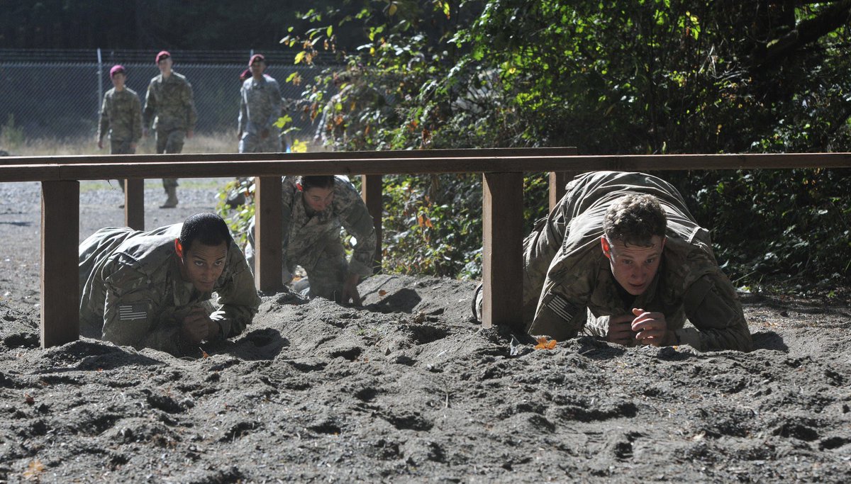 GoArmy's tweet photo. #POTD: #ArmyTeam Soldiers navigate an obstacle course during #BayonetWeek, an event designed to build unit cohesion. https://t.co/qXo4nw4UUM