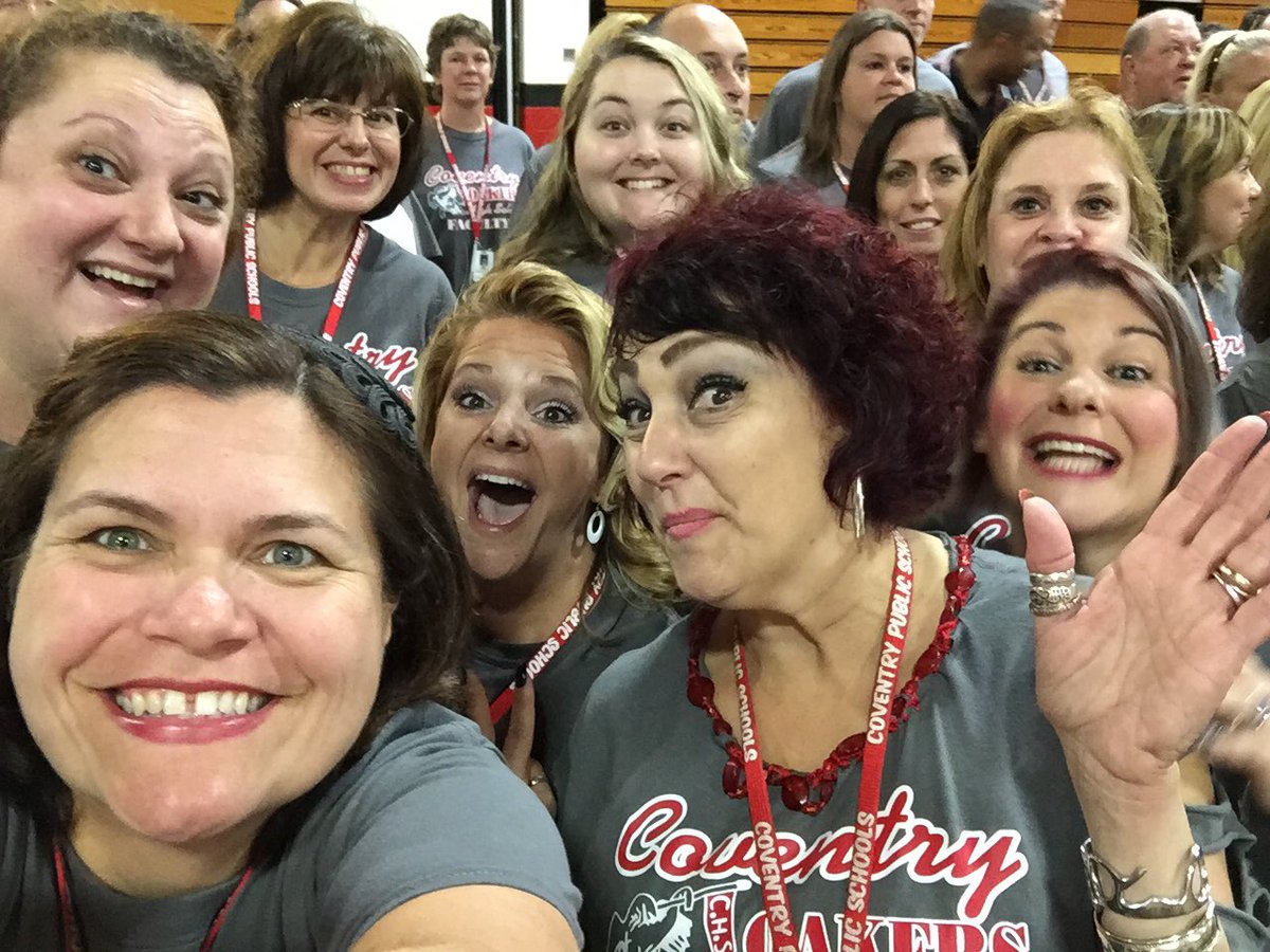 LimaBoyle's tweet image. PD day group photo! #oakerpride #keeplearningfun