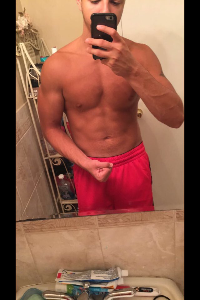 BigBodyTerrence's tweet photo. WHO HAS THE BETTER BODY? https://t.co/fLppxkeg7Q
