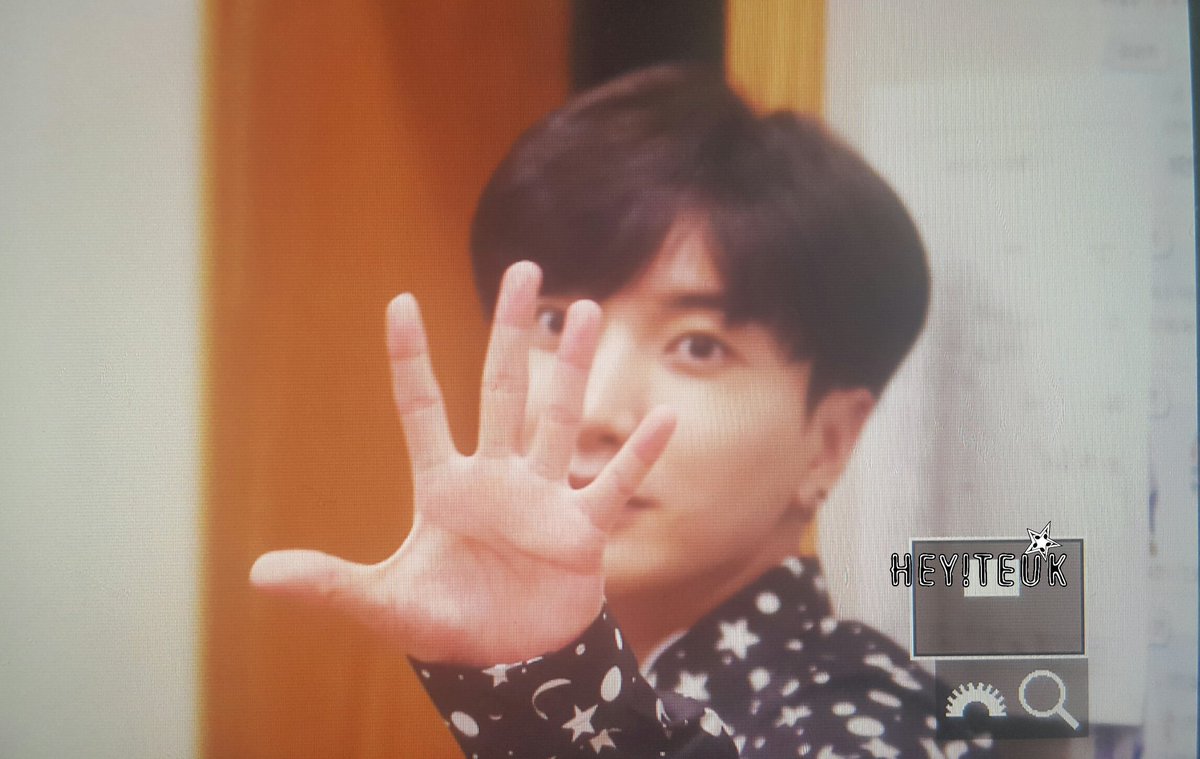 왜 이렇게 이쁘죠 ㅠㅠ
프리뷰 160913 슈키라의 특디 #이특 #박정수 
Preview 160913 Sukira Teuk DJ #Leeteuk