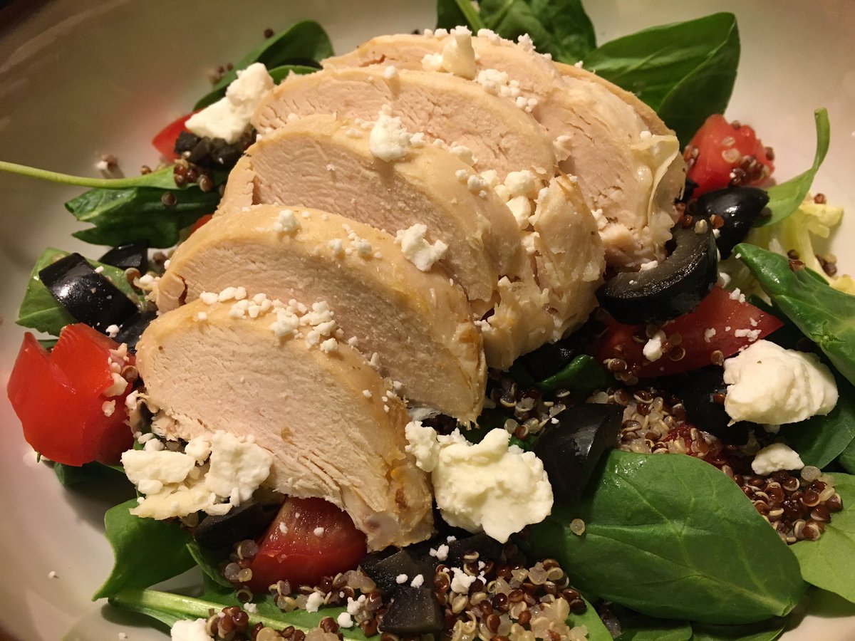 RivetingRecipes's tweet photo. Roasted chicken breast #salad #feta #olives #spinach #tomatoes #basalmic vinaigrette #homeandfamilyhomecook https://t.co/vKmOowqK5l