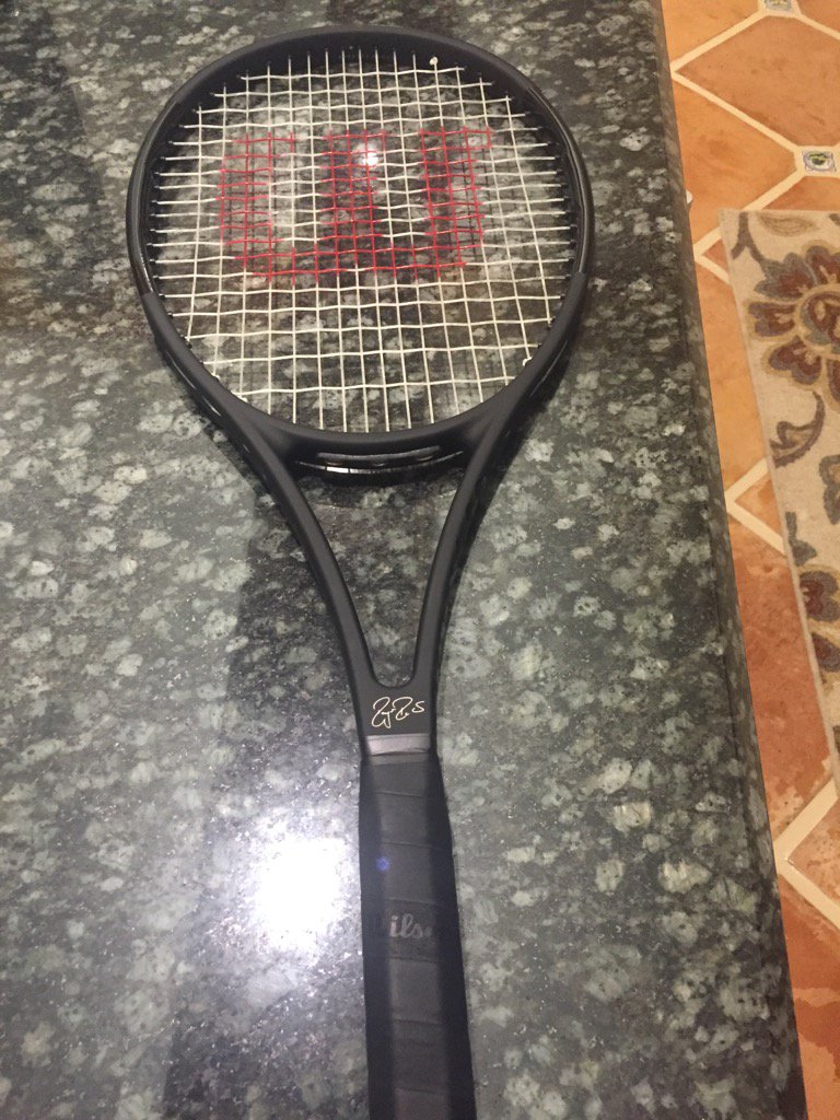 ChrissieEvert's tweet photo. Just got my new @rogerfederer in the mail, too!!! Going out to try it now!👍@darren_cahill https://t.co/1XZAgKPbxy