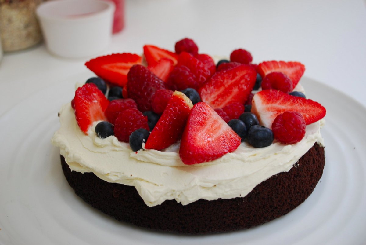 cookthemhealthy's tweet photo. You need this cake in your life! https://t.co/M6x0sa0qS8 #glutenfree #noaddedsugar #InternationalChocolateDay https://t.co/7g8vjaMHLy