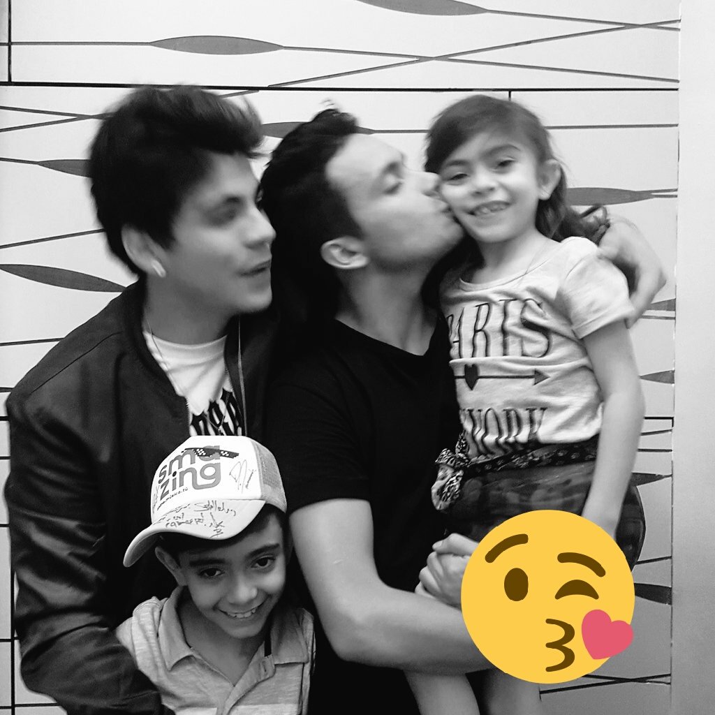 vale_guetre's tweet photo. #besito #unpocomovido #losqueremos #gracias #smazing #sebasvillalobos #sebasarango https://t.co/5o1VHTu74T
