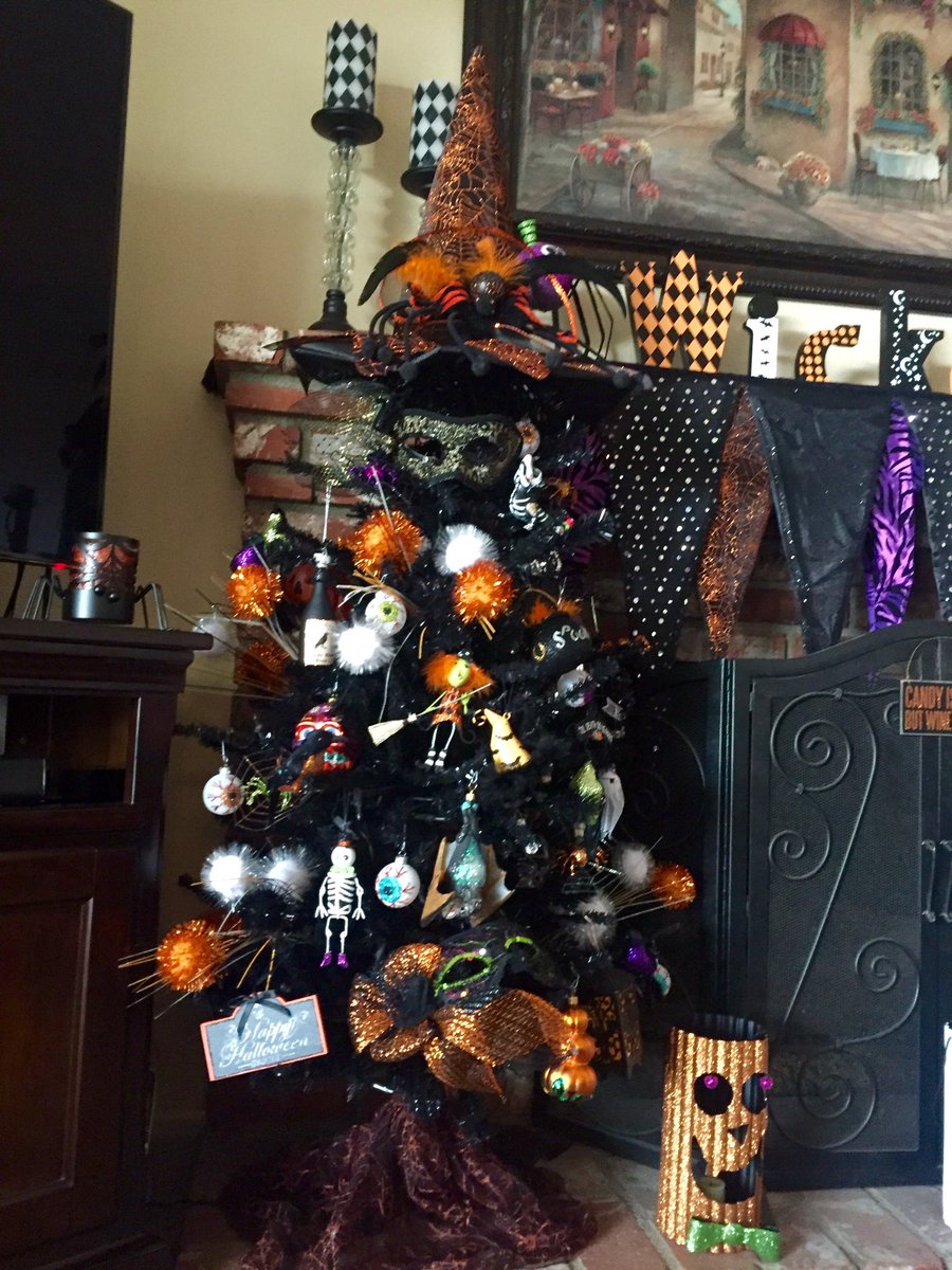 alyrose74's tweet photo. @pier1 Love my Pier 1 Halloween Tree!! Ty for always adding adorable ornaments every year!! 🎃👻💀 https://t.co/bwr43UhlCh