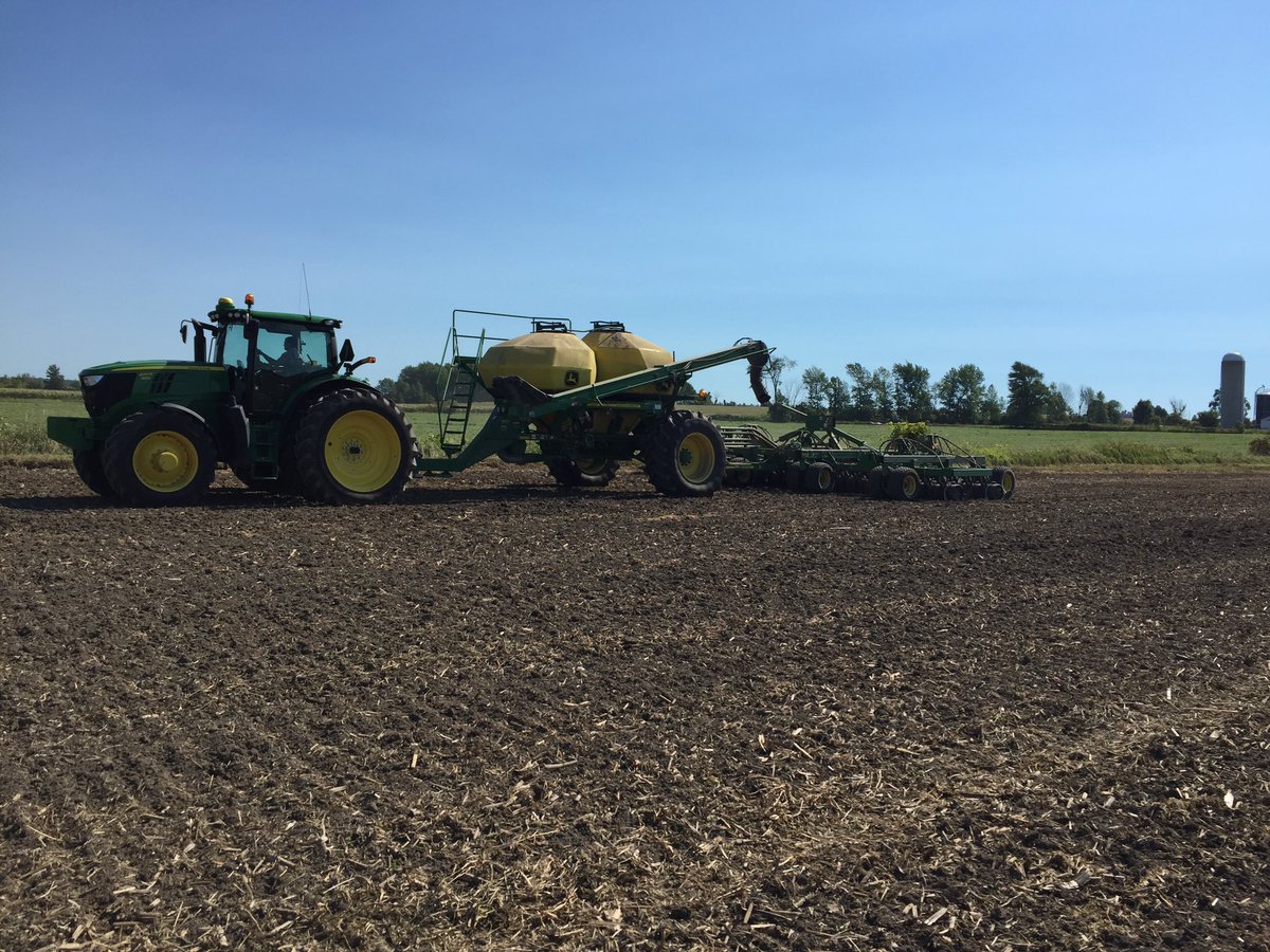 AlainLegault14's tweet photo. Navy's off, wheat going in,good start to plant17 https://t.co/BEwwxxEt7P