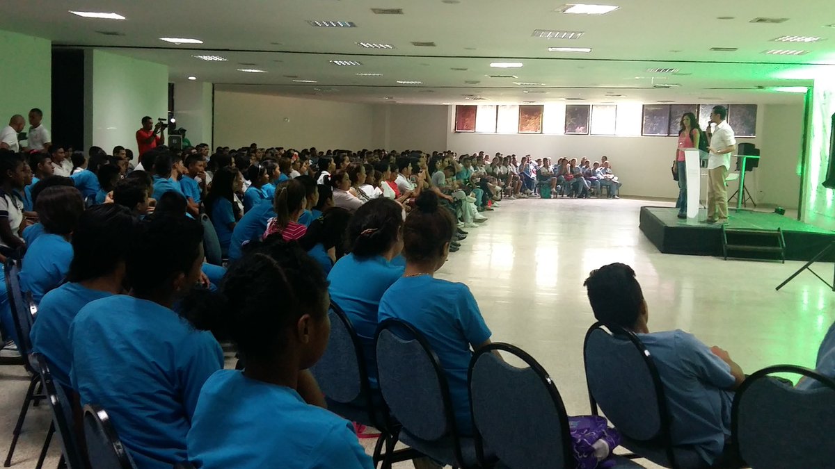 SemMonteria's tweet photo. Estudiantes de #Monteria ven la obra #SeEquivocóLaCigüeña con #AnaBeatrizOsorio y #AlexGil #CreandoConciencia https://t.co/fODW9JTeG8
