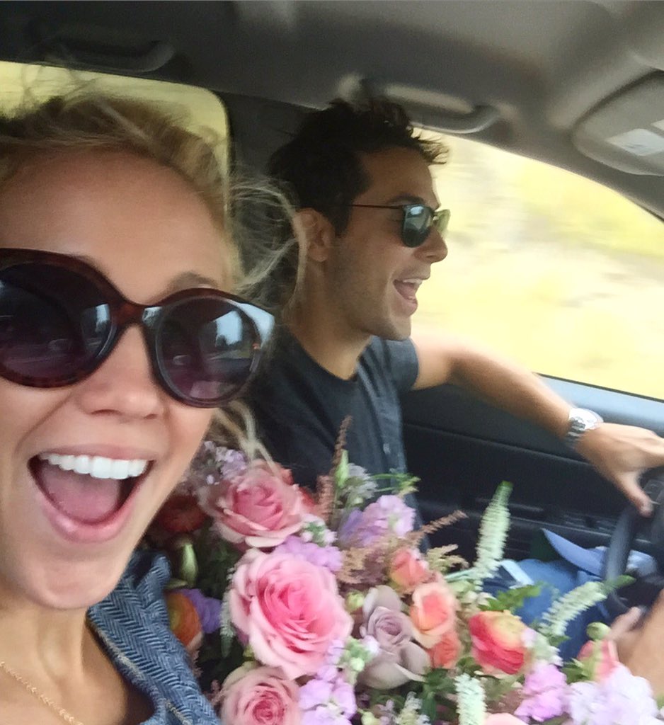 🎀🔔🔔JUST MARRIED!!!🔔🔔🎀#getawaycar Thanku @lotusandlilyfloral we packed the car with roses!!🌸🌸🌸🌸